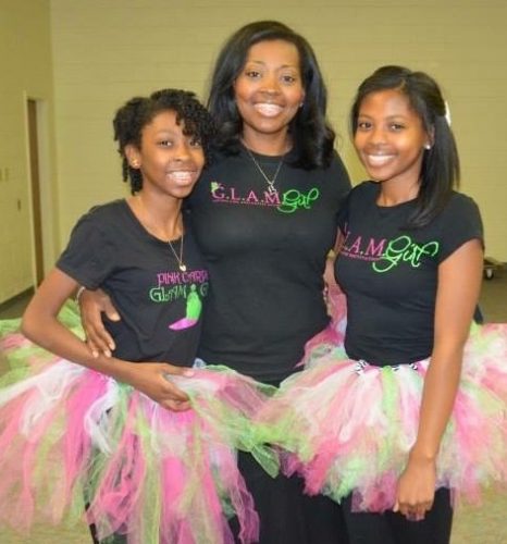 Tamika Quinn with her daughters (left) Sequoia and Cashara. 