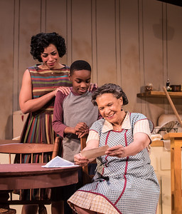 image2 Virginia Repertory Theatre’s “A Raisin in the Sun” Tackles Tough Issues